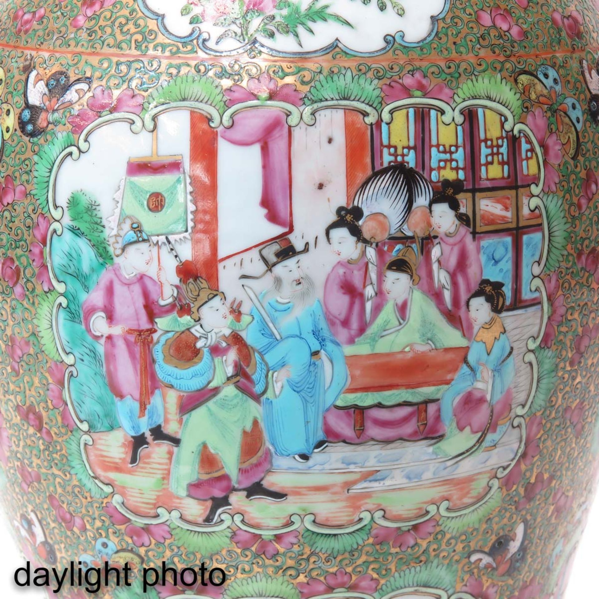 A Pair of Cantonese Vases - Image 9 of 9