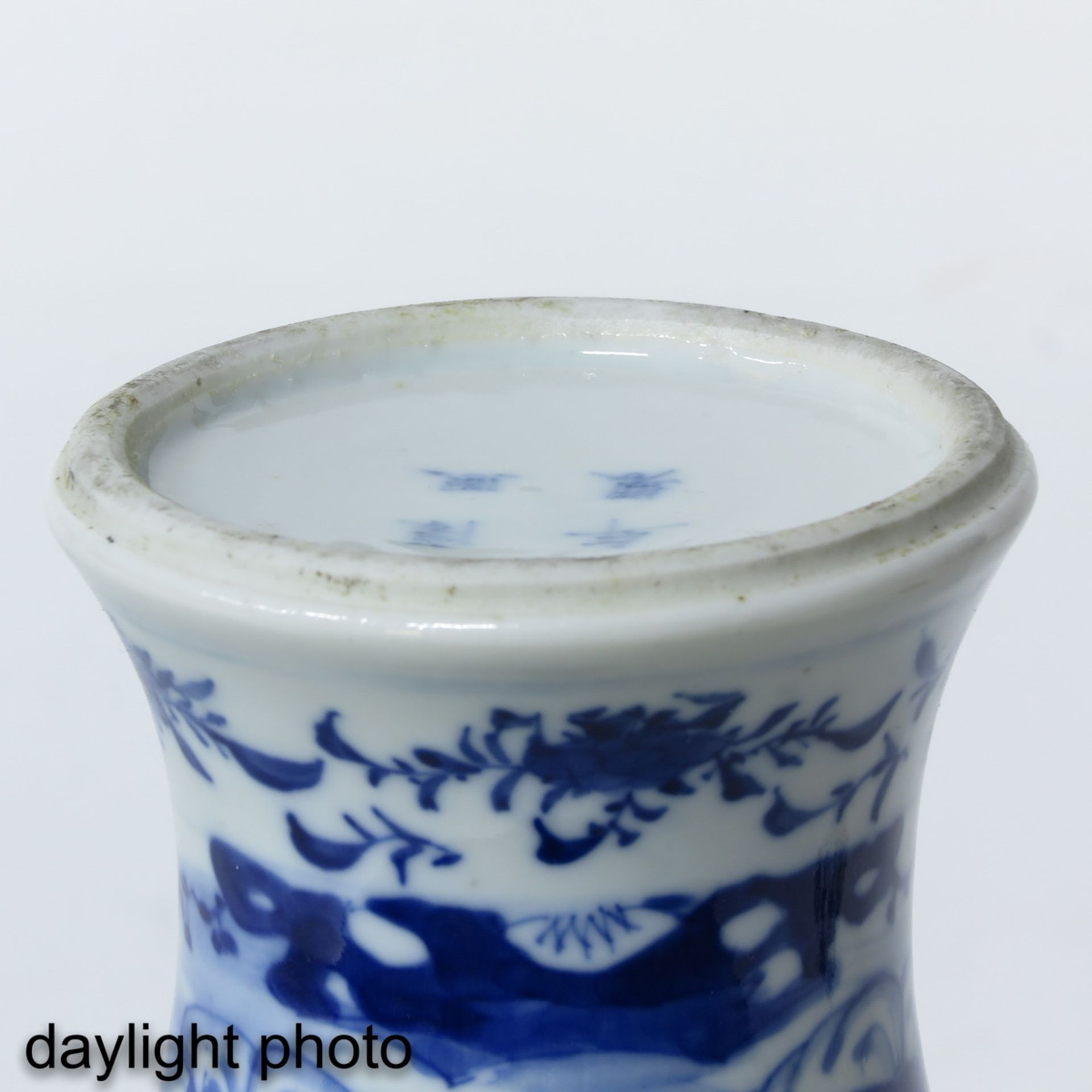 A Pair of Blue and White Vases - Image 8 of 9