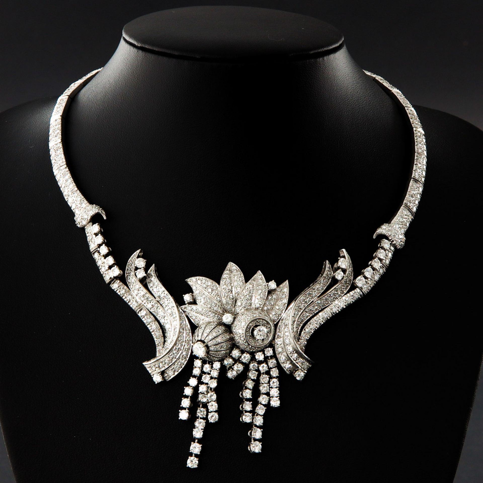 An 18KG Diamond Necklace