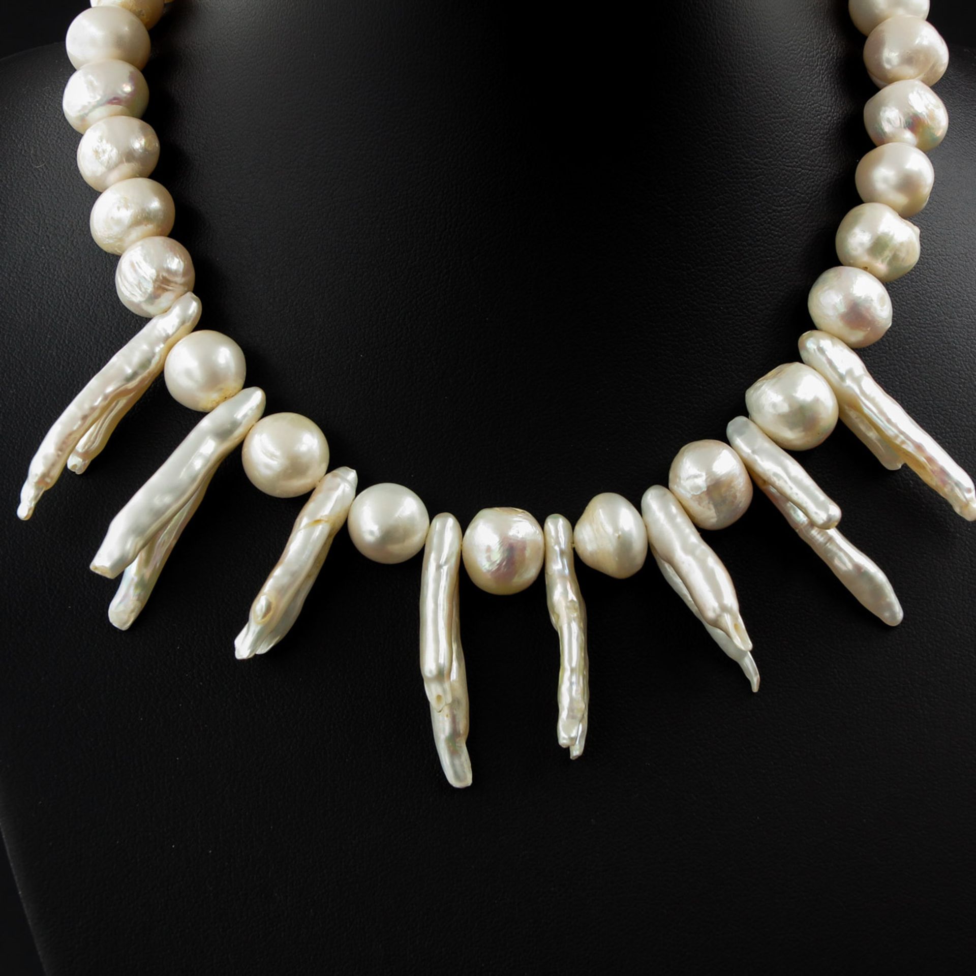 A Pearl Necklace - Bild 2 aus 2