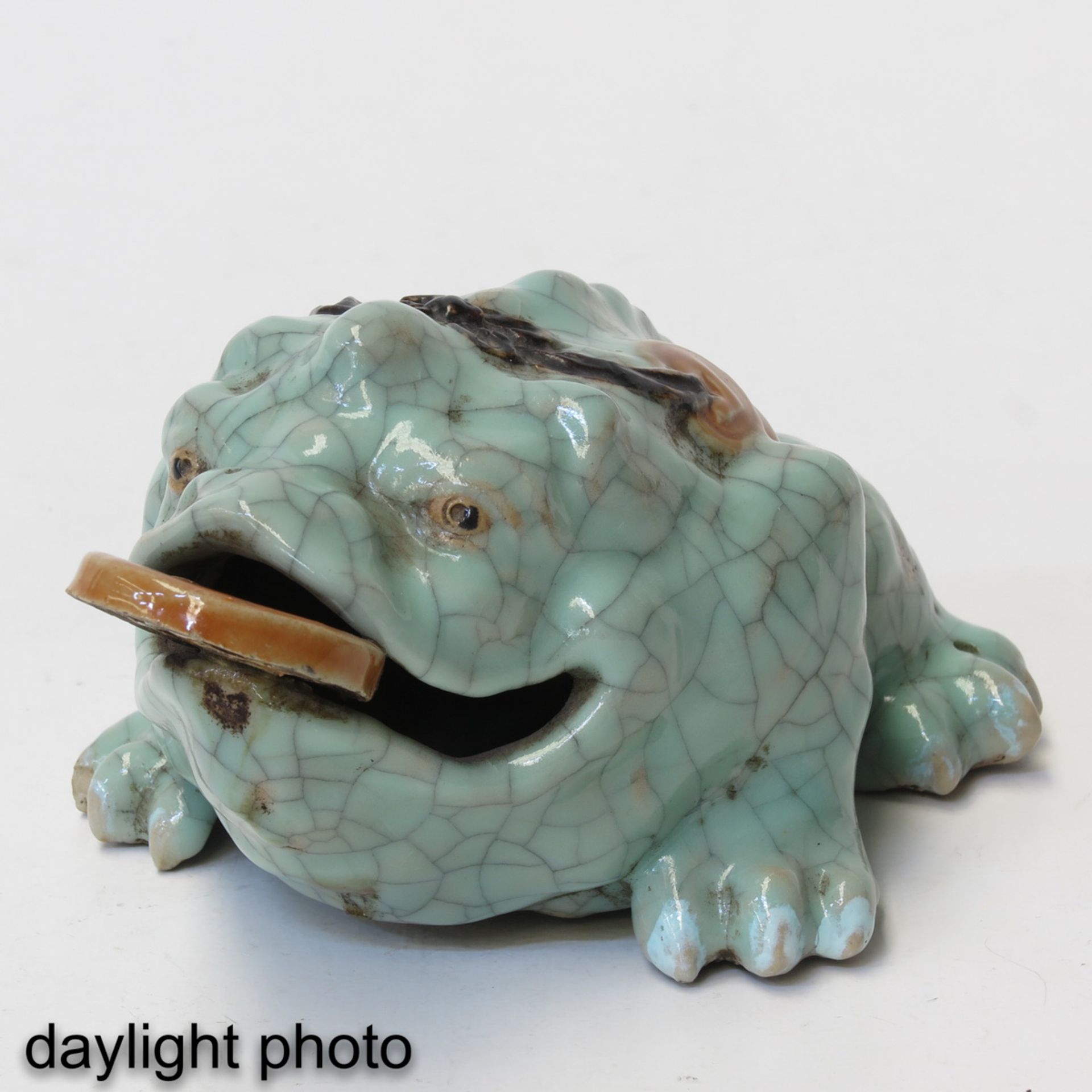 A Tea Frog Sculpture - Bild 7 aus 9