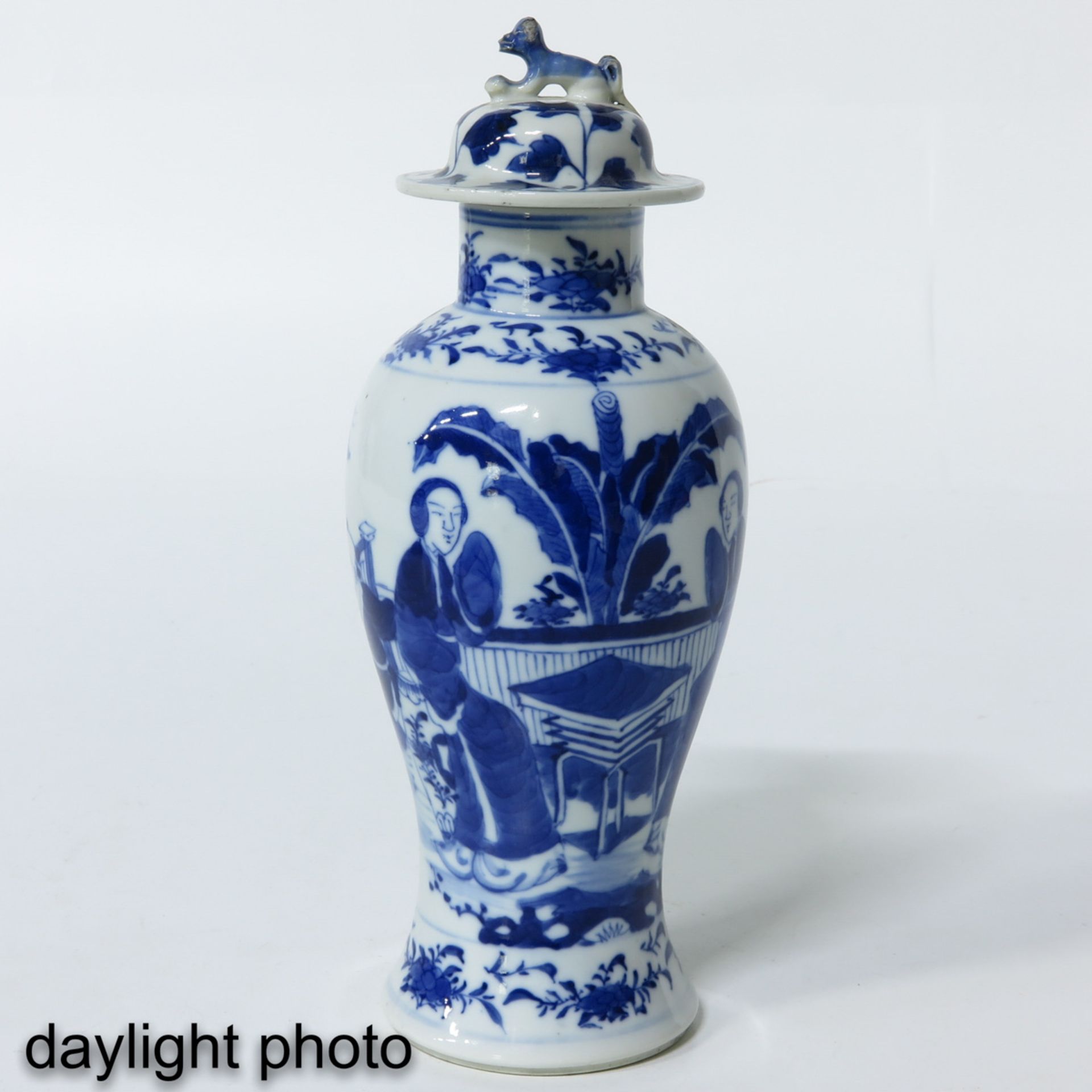A Pair of Blue and White Vases - Image 7 of 9