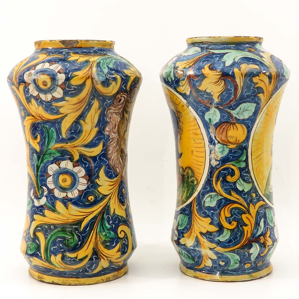 A Pair of 17th Century Italian Apothecary Jars - Image 4 of 9