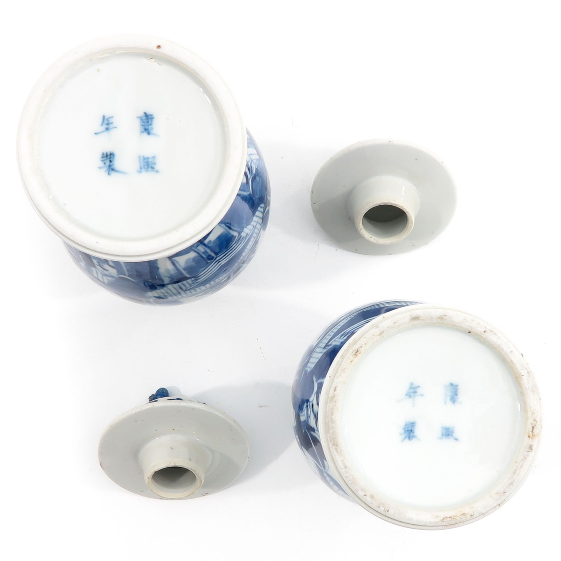 A Pair of Blue and White Vases - Image 6 of 9