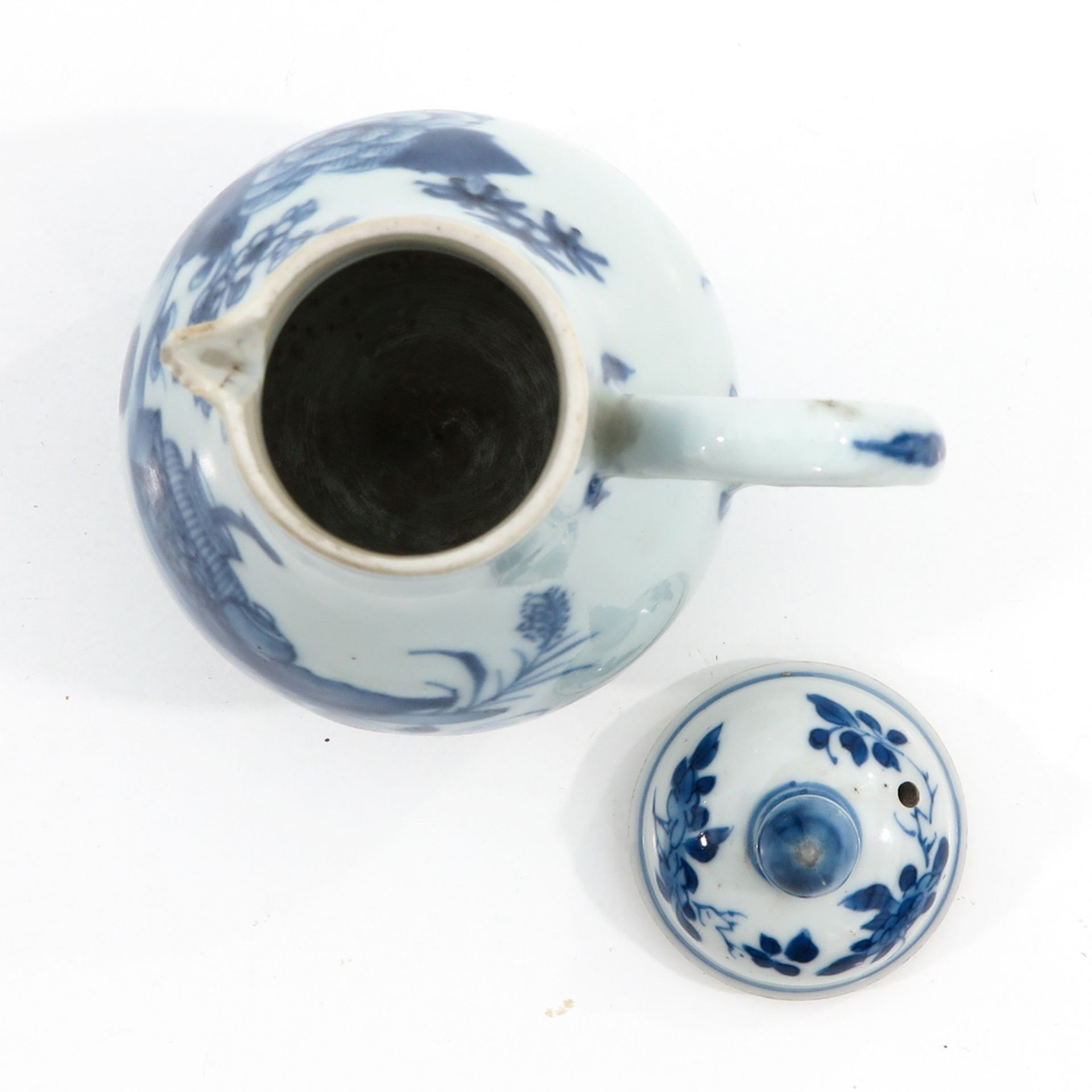 A Blue and White Creamer with Cover - Image 5 of 9