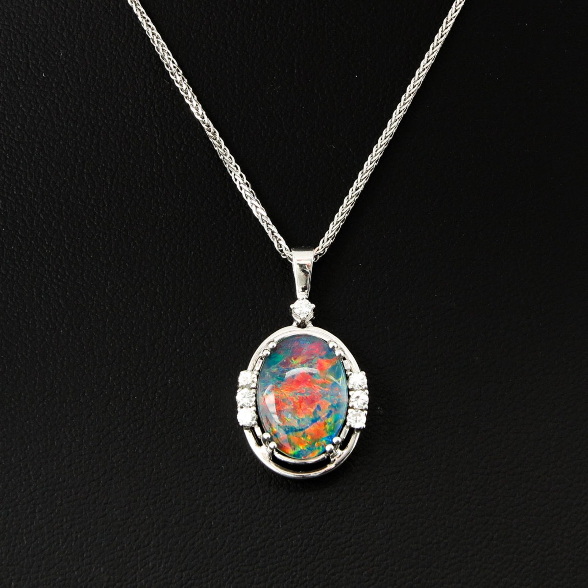 A 14KG Necklace and Opal and Diamond Pendant - Bild 2 aus 2