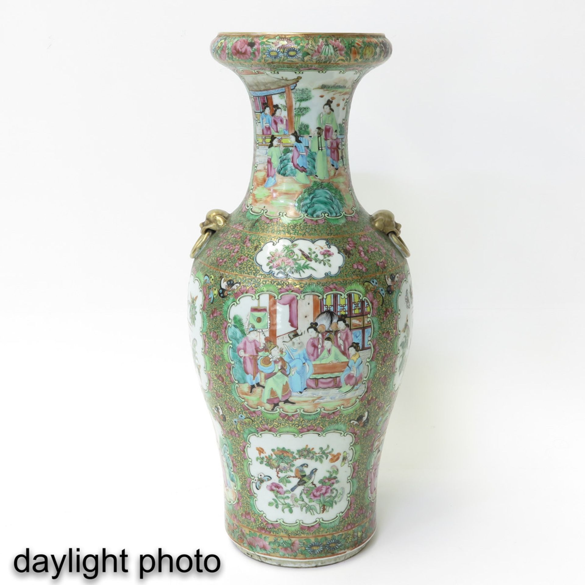 A Pair of Cantonese Vases - Image 7 of 9