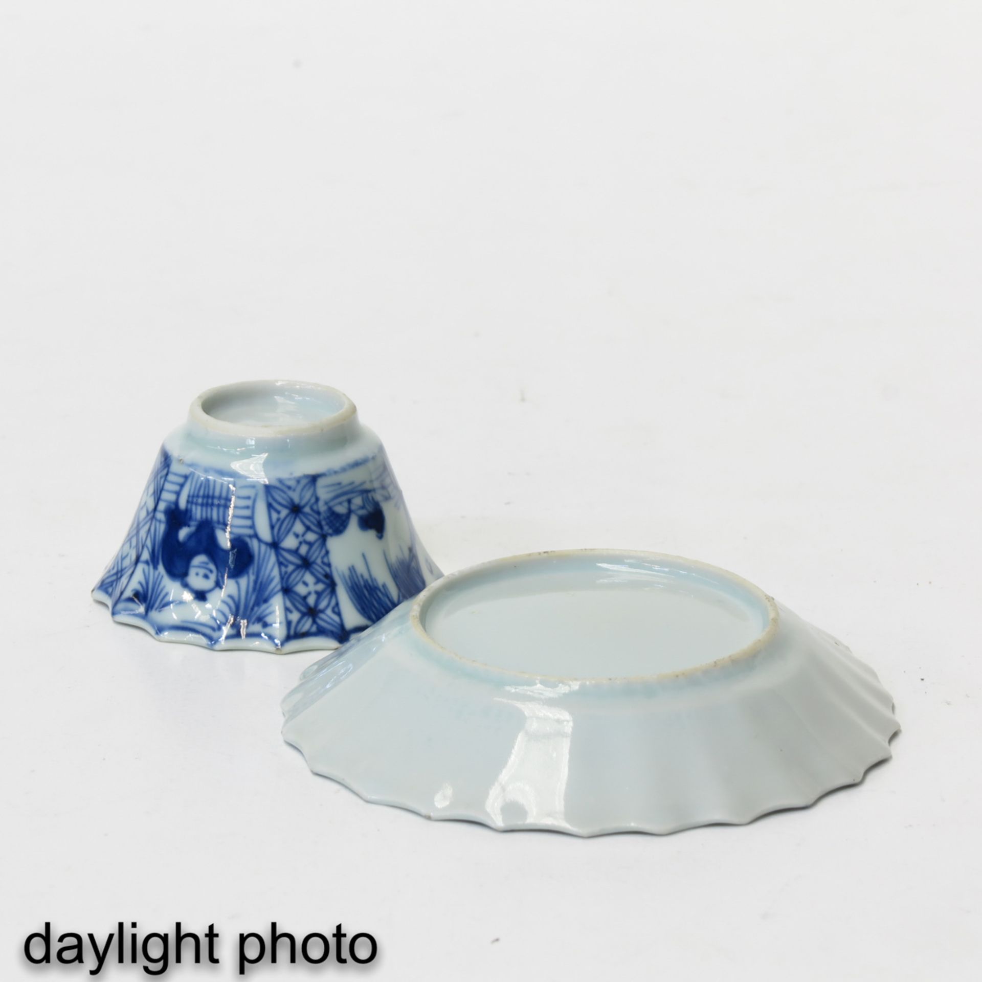 A Set of 3 Cups and Saucers - Bild 10 aus 10