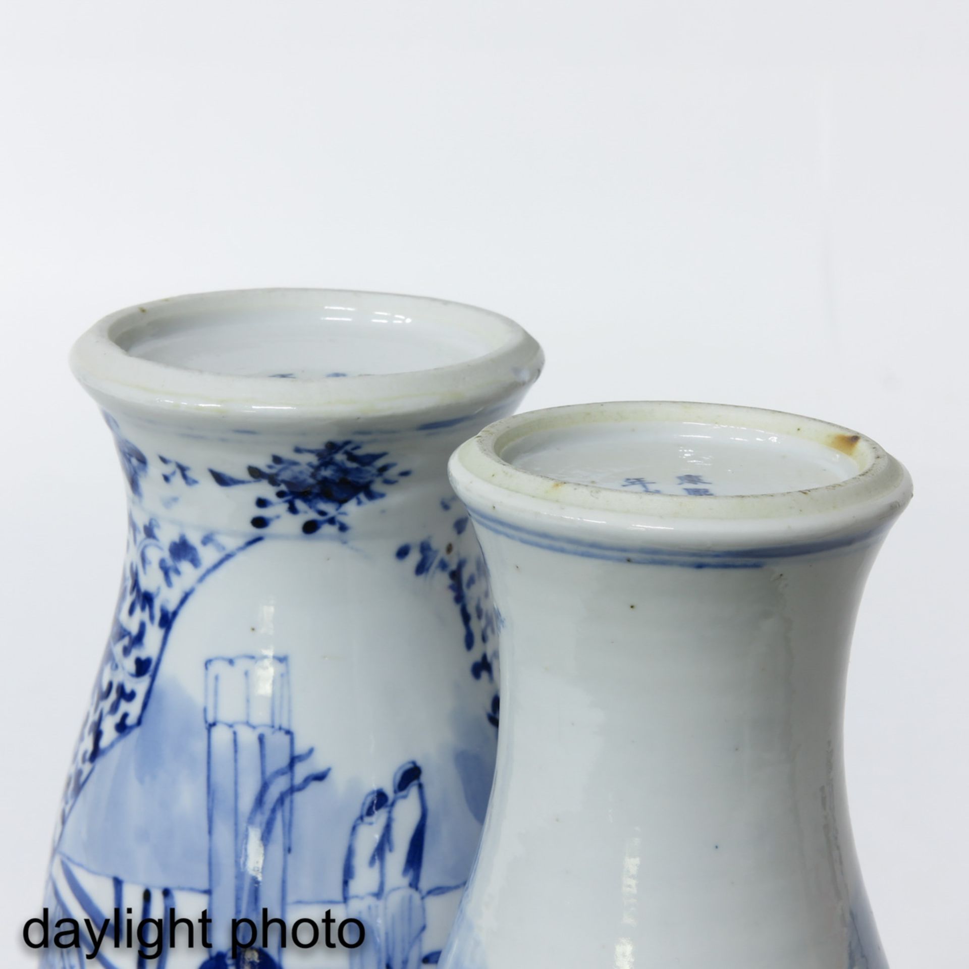 A Lot of 2 Vases - Image 8 of 9