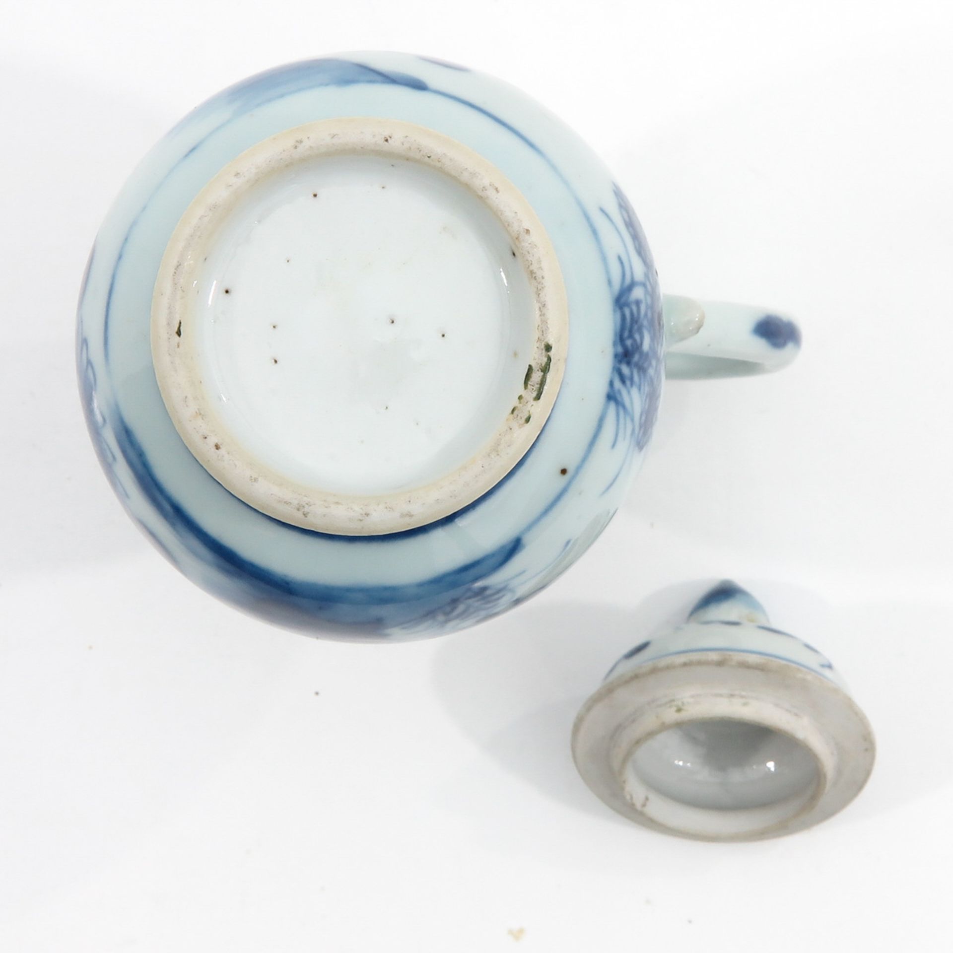 A Blue and White Creamer with Cover - Image 6 of 9