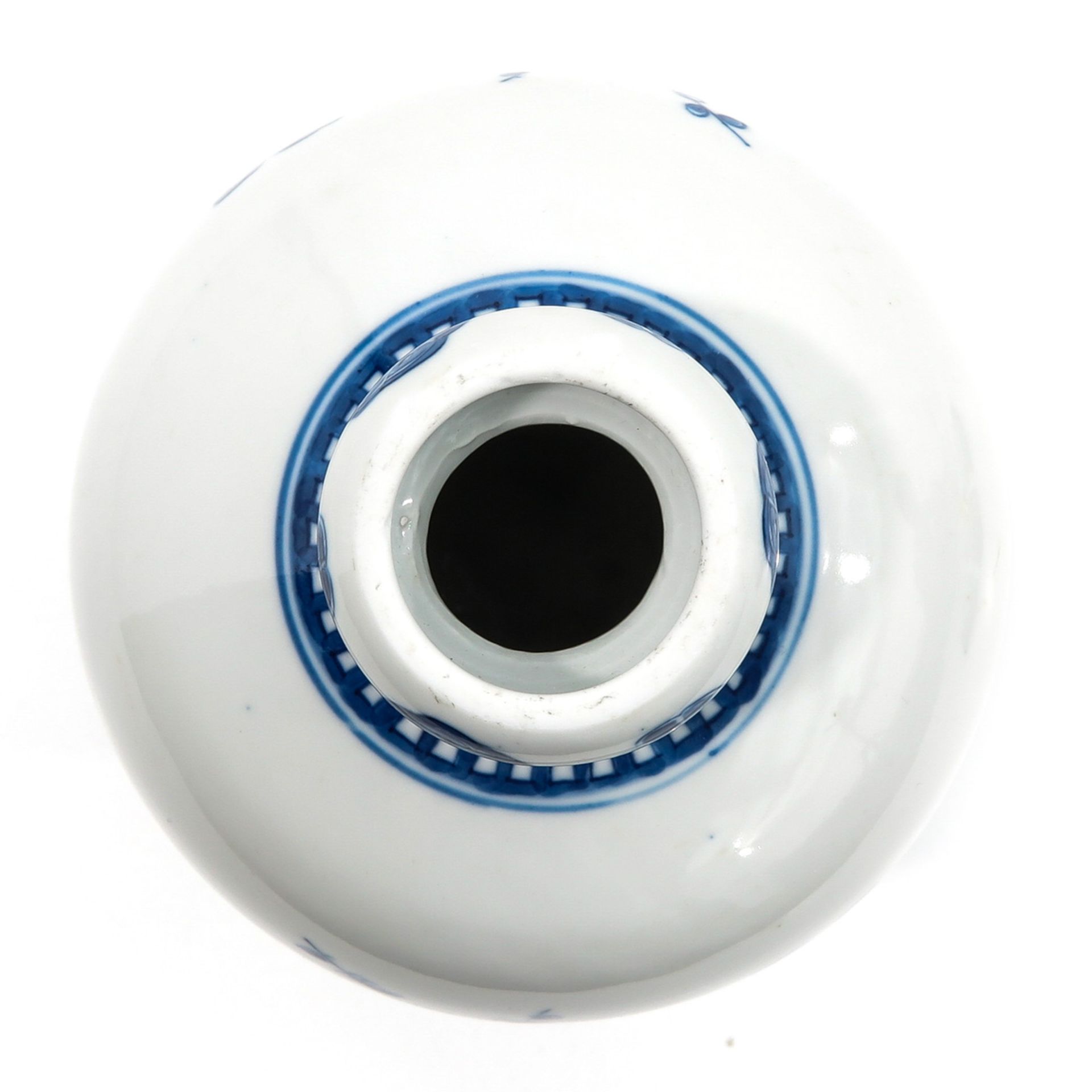 A Blue and White Vase - Bild 5 aus 9