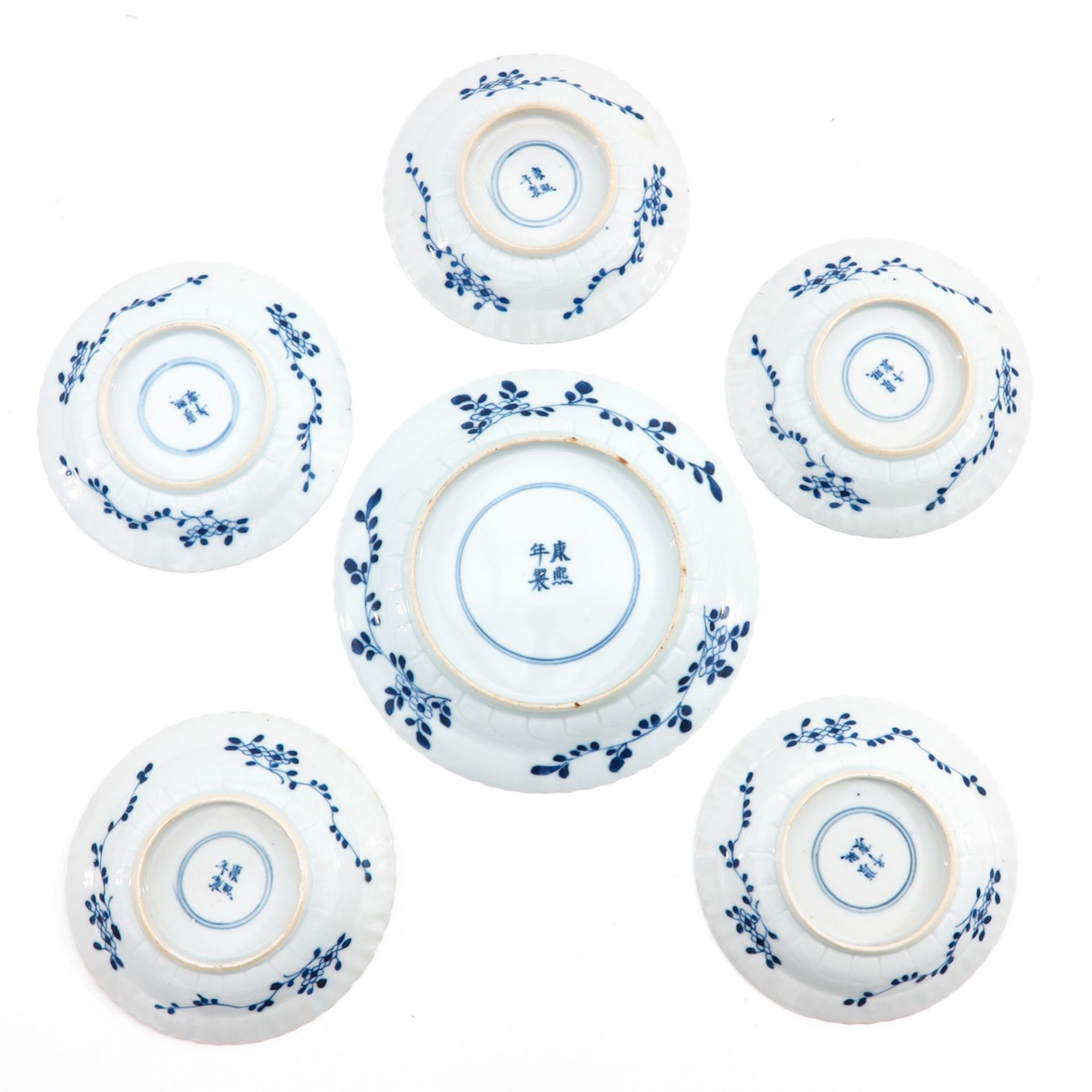 A Collection of 6 Blue and White Plates - Bild 2 aus 10