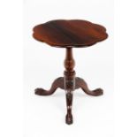 A miniature D.José/D.Maria tripod table