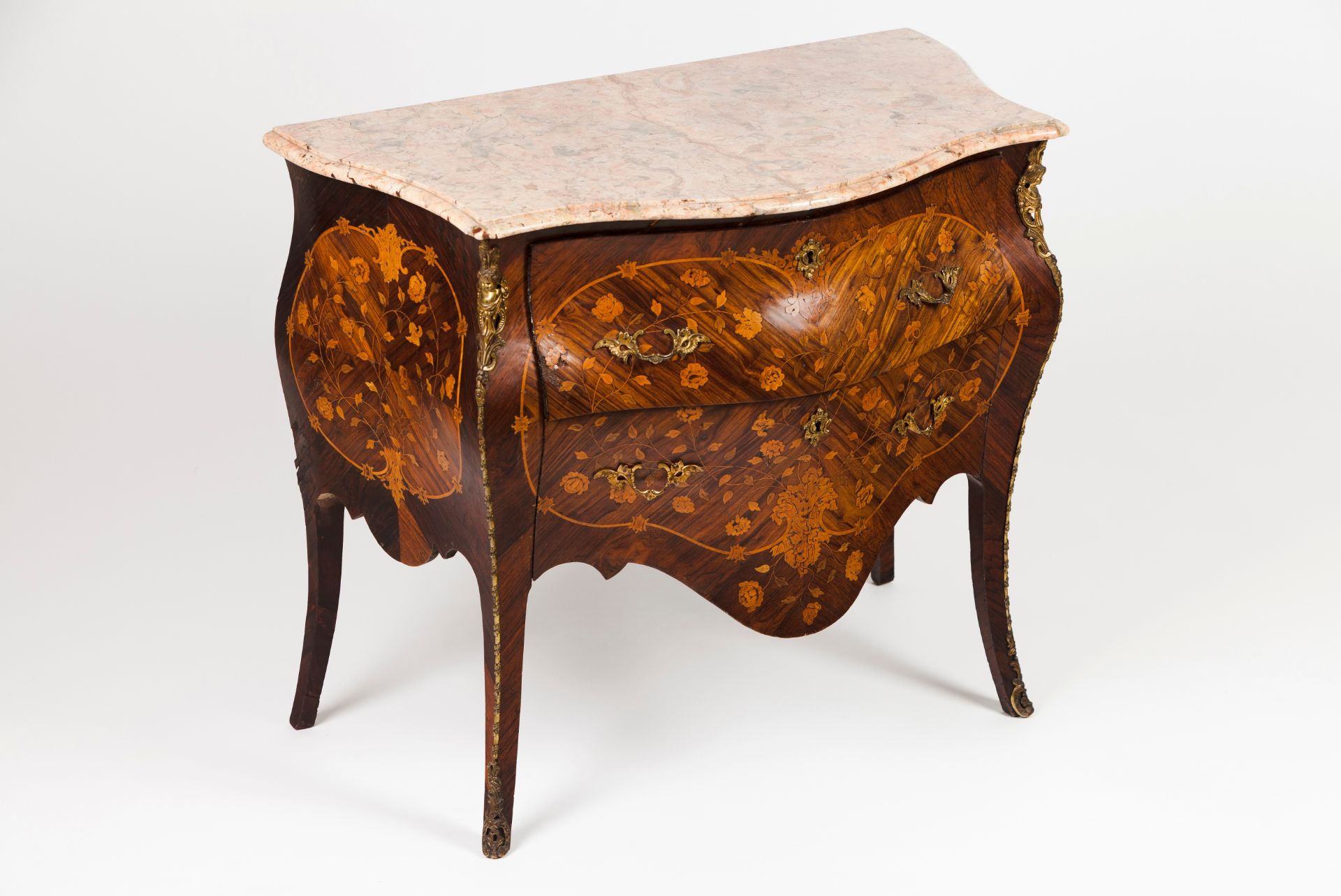 A pair of small Louis XV commodes - Bild 2 aus 2