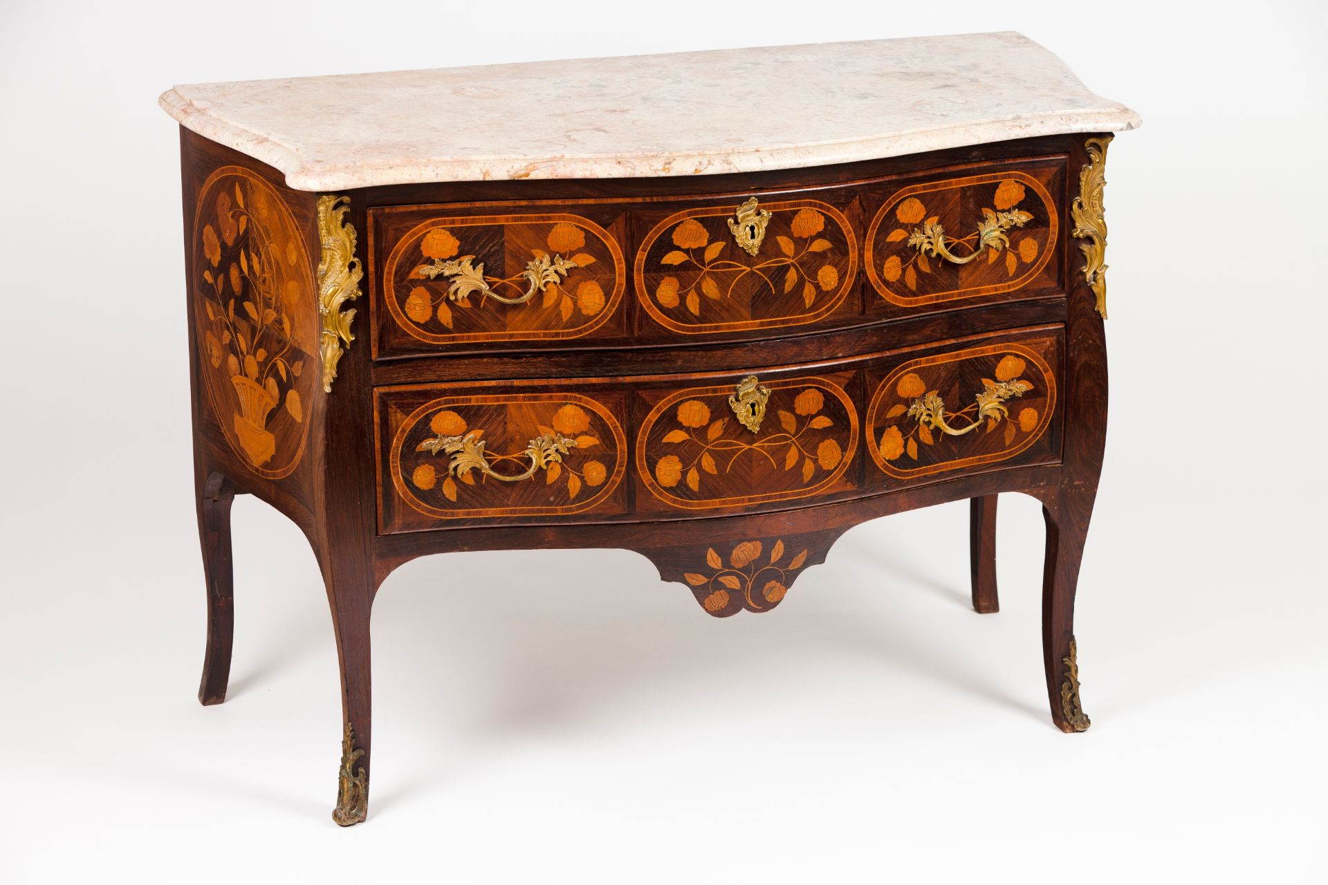 A French taste D.José chest of drawers