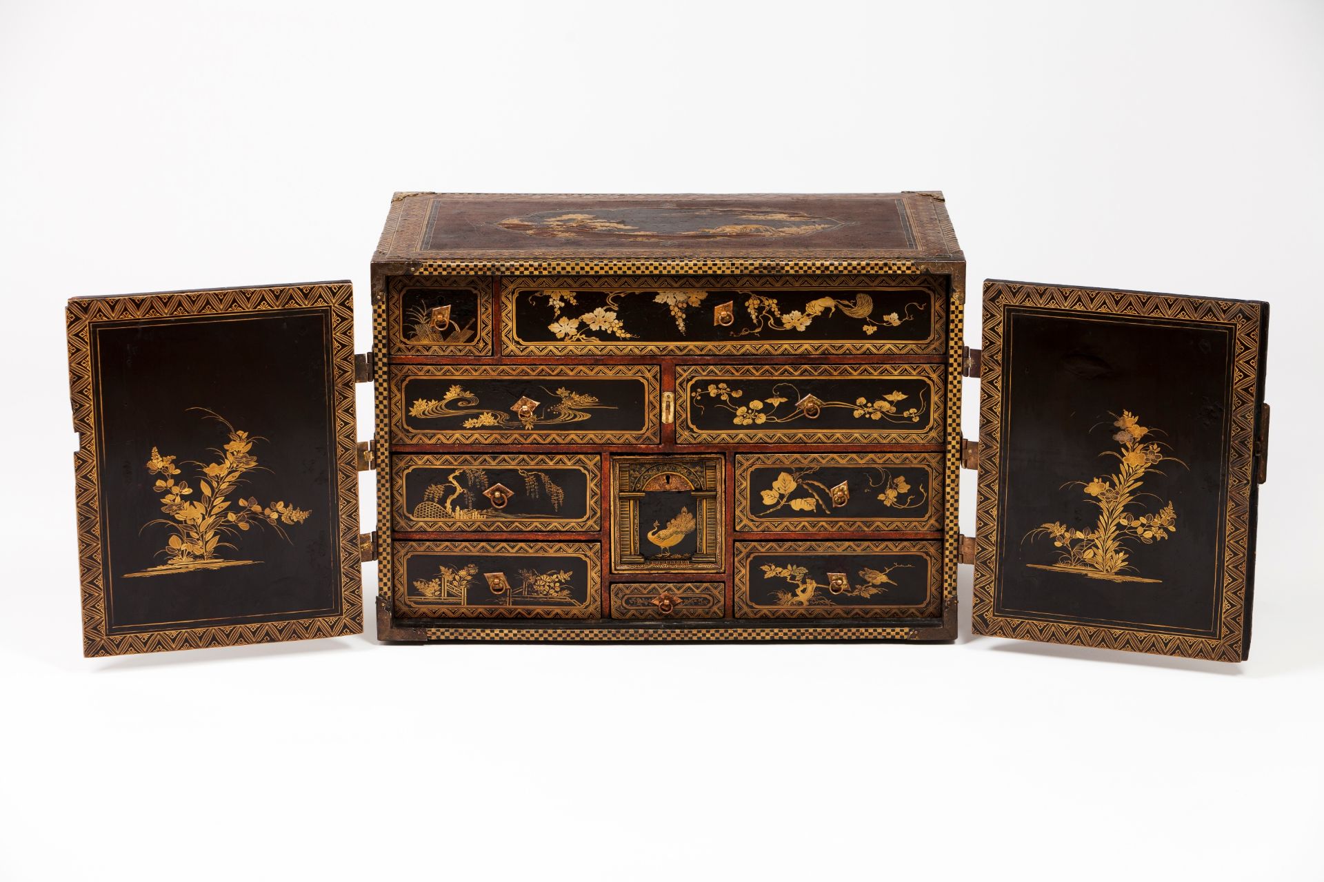 A Namban cabinet - Image 2 of 3