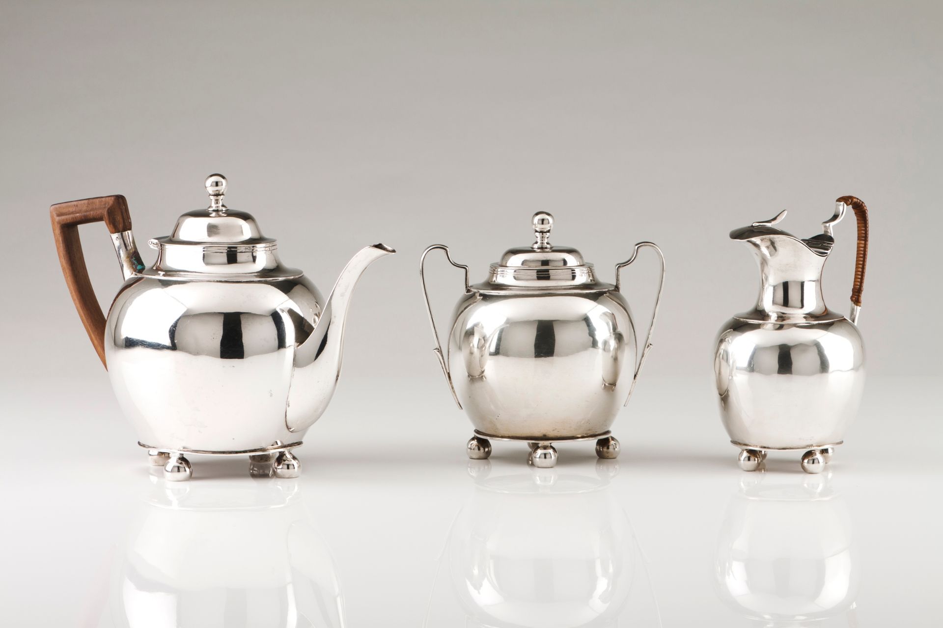 A tea setPortuguese silver Neoclassical decoration, plain body of circular lid pommel and feet O