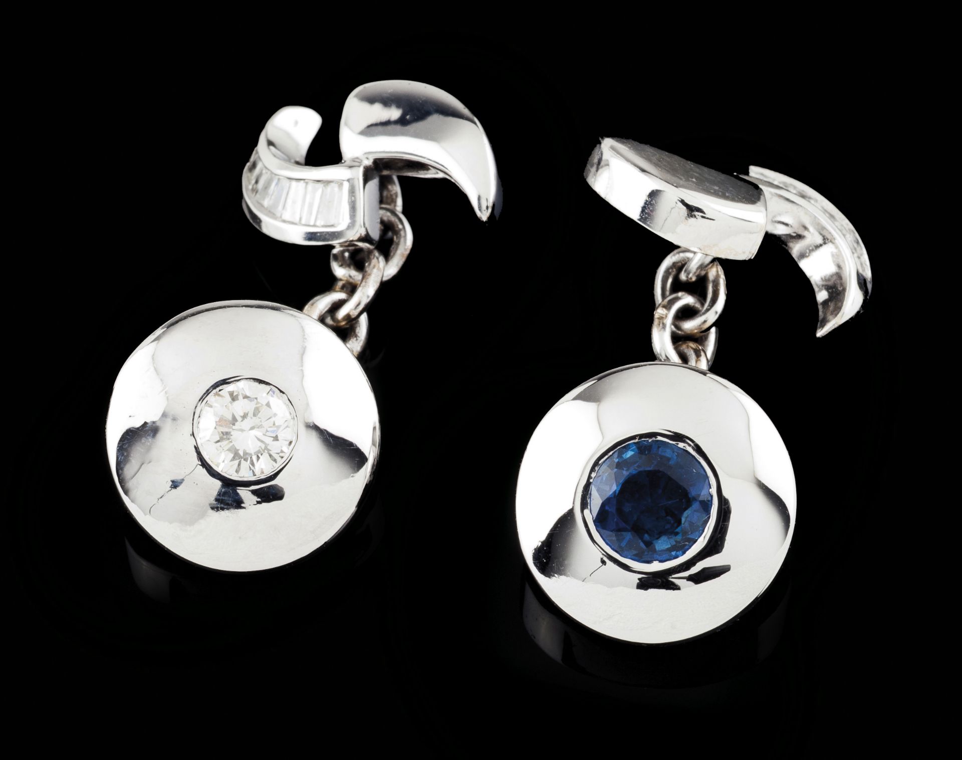 A pair of cufflinks