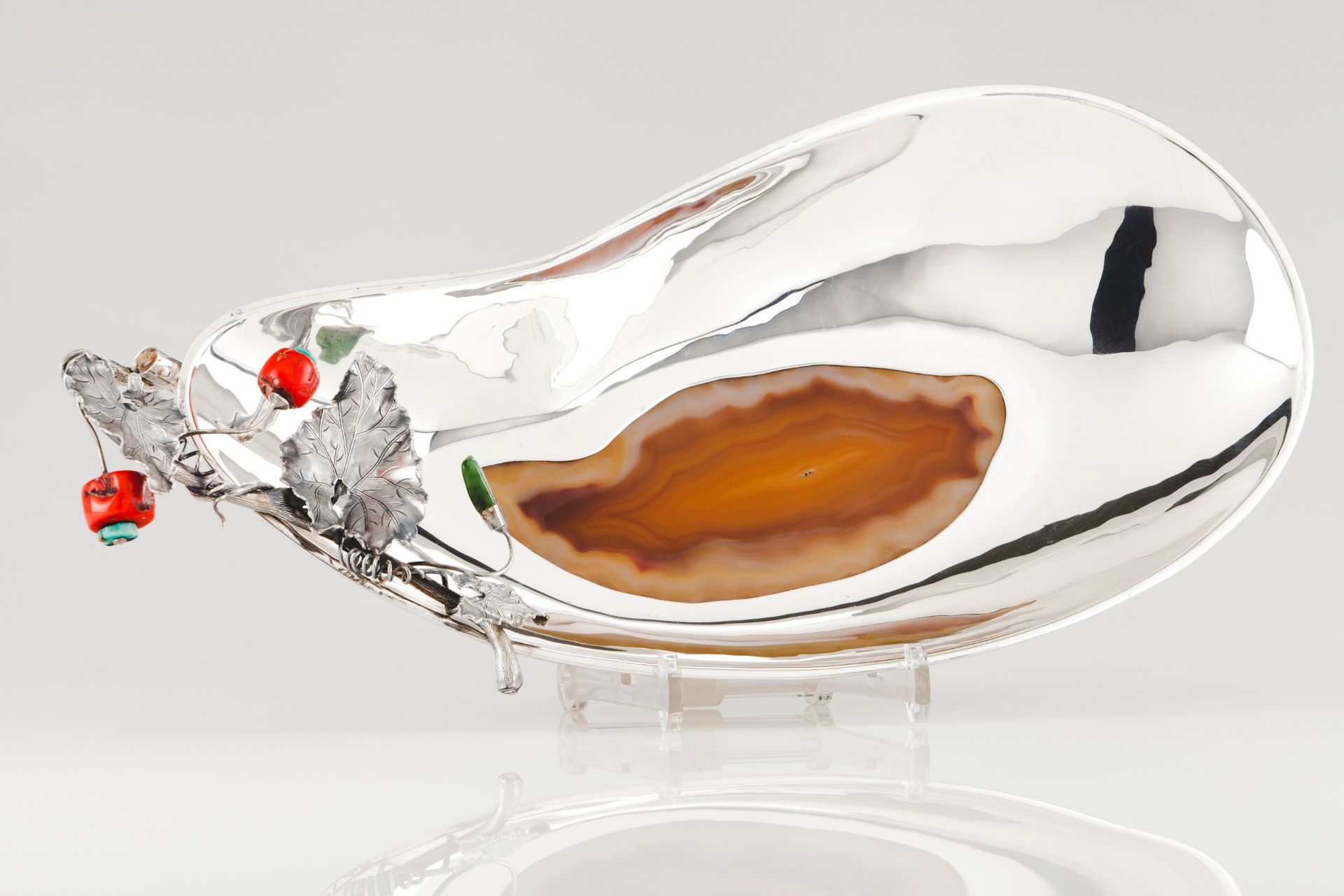 A large fruit bowlPortuguese silver Plain agate base Tree trunk shaped handle of applied chisell - Image 2 of 3