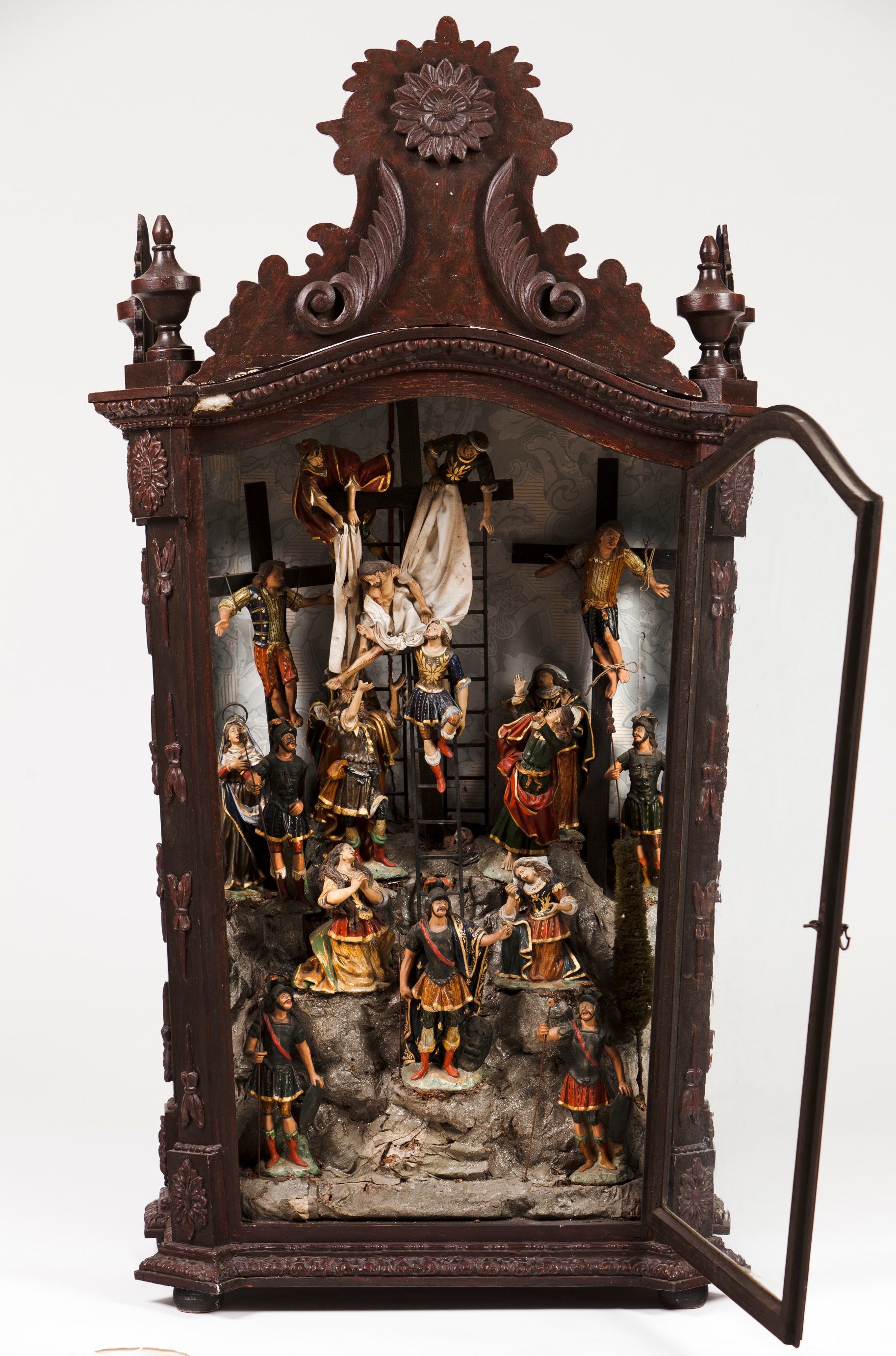 "The Descent of the Cross" in a D.Maria display case