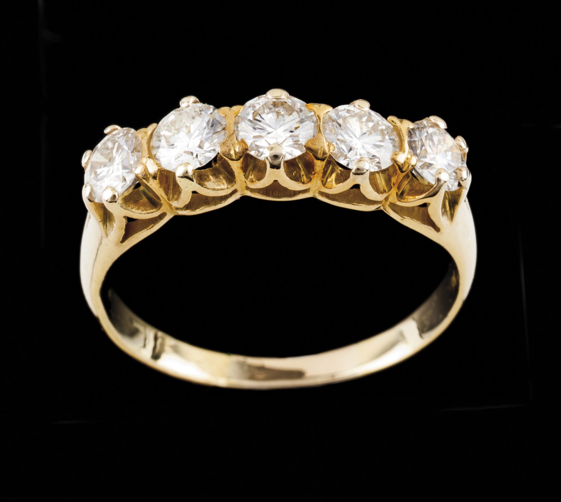 A memory ringGold Set with 5 brilliant cut diamonds totalling (ca. 1.10ct) Ram hallmark 585/1000 and