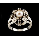 A ringWhite gold Whirl shaped top set with small 6 mm cultured pearl and 8 small rose cut diamonds