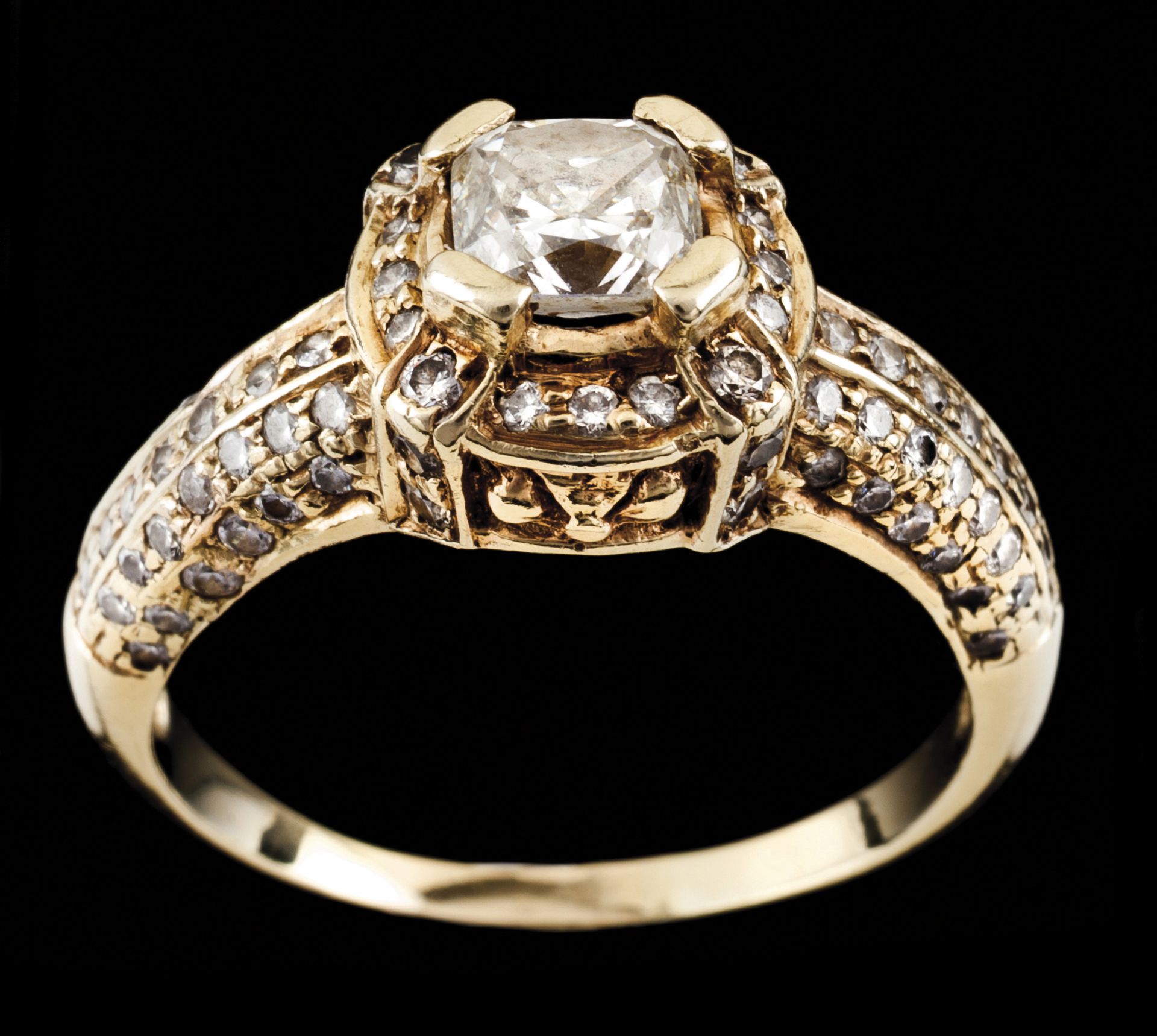 A ringSet with one antique square cushion cut diamond totalling (ca. 1.00ct) and 86 brilliant cut