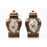 A pair of pots with coversChinese export porcelain Chocolate brown decoration with "Famille Rose"