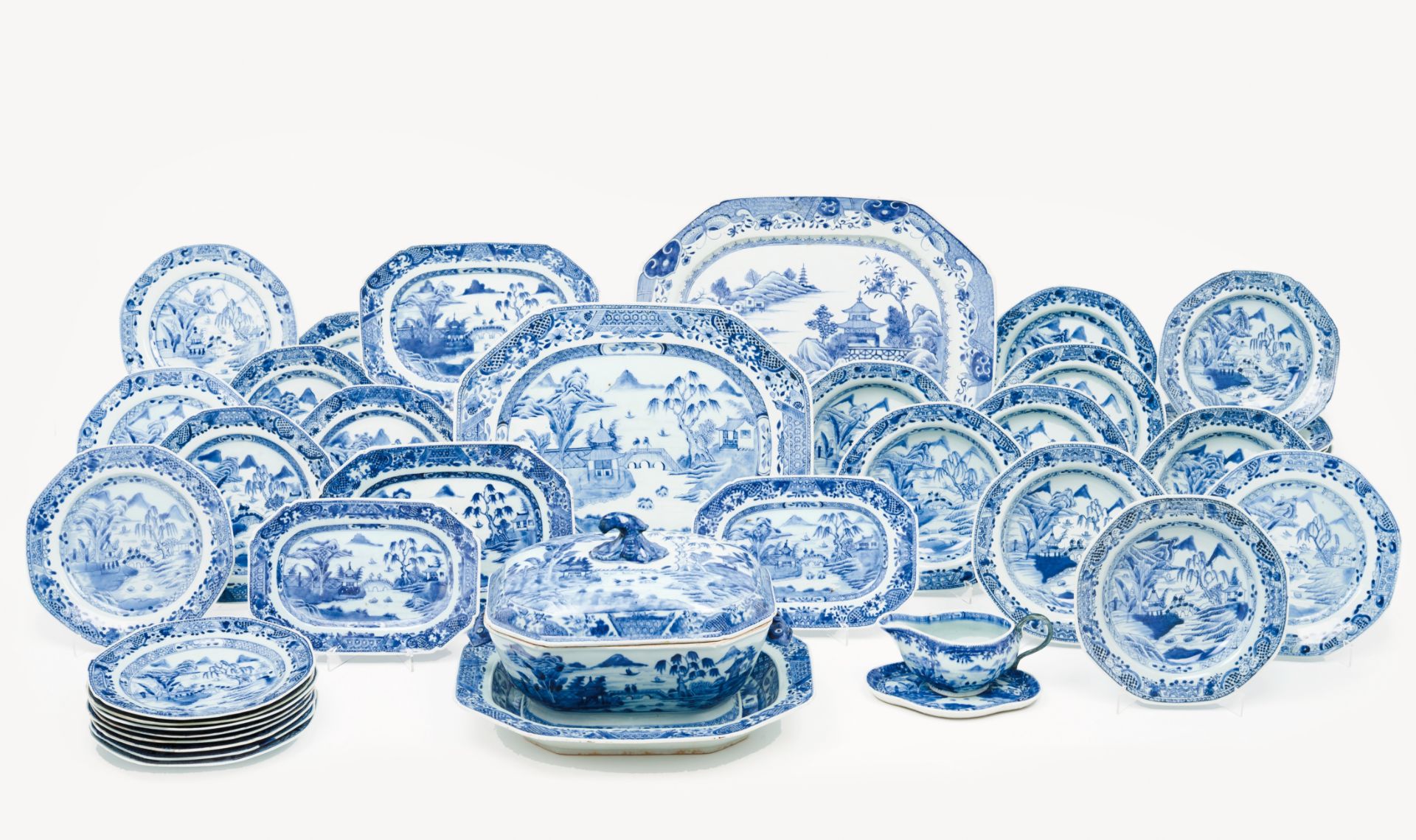 A part dinner setChinese export porcelain Blue underglaze decoration of river views Qianlong