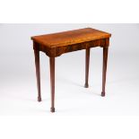 A games tableSolid and veneered mahogany Lined inner top Europe, 19th century (wear signs)73,5x77x39