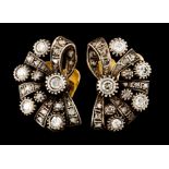 A pair of earringsSilver and gold Bow shaped with ribbons set with 10 antique brilliant cut diamonds