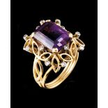 A ringPortuguese gold Intertwined leaf shaped band set with synthetic emerald cut amethyst (ca. 13x9
