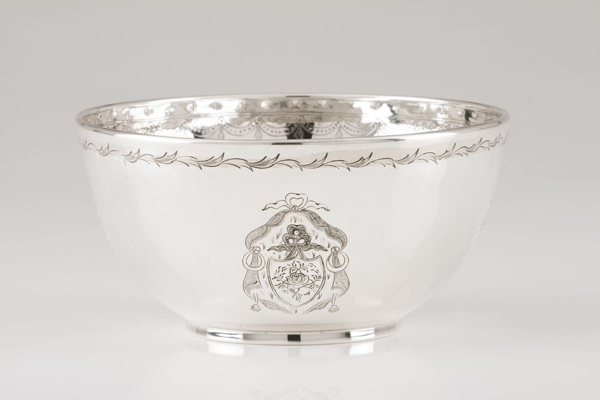 A bowl Portuguese silver Plain body of engraved flower bouquets and decorative armorial Inner and