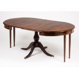A dinning tableMahogany Extensible top, with central column and four feet with casters 20th