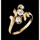 A ringGold Ring set with 3 antique brilliant cut diamonds totalling (ca. 0.40ct) Stamped 18 Kt