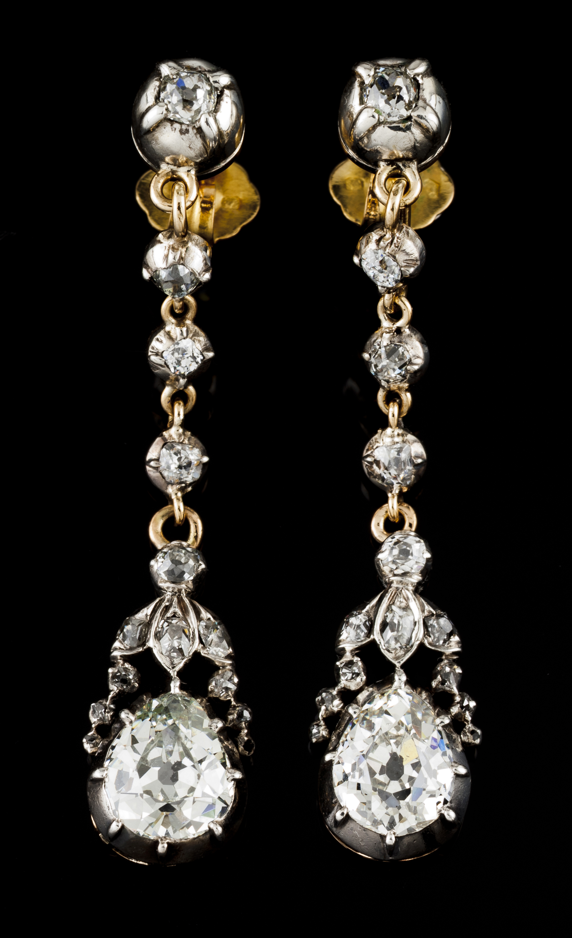 A pair of drop earringsGold and silver Set with 12 antique brilliant cut diamonds totalling (ca. 0.