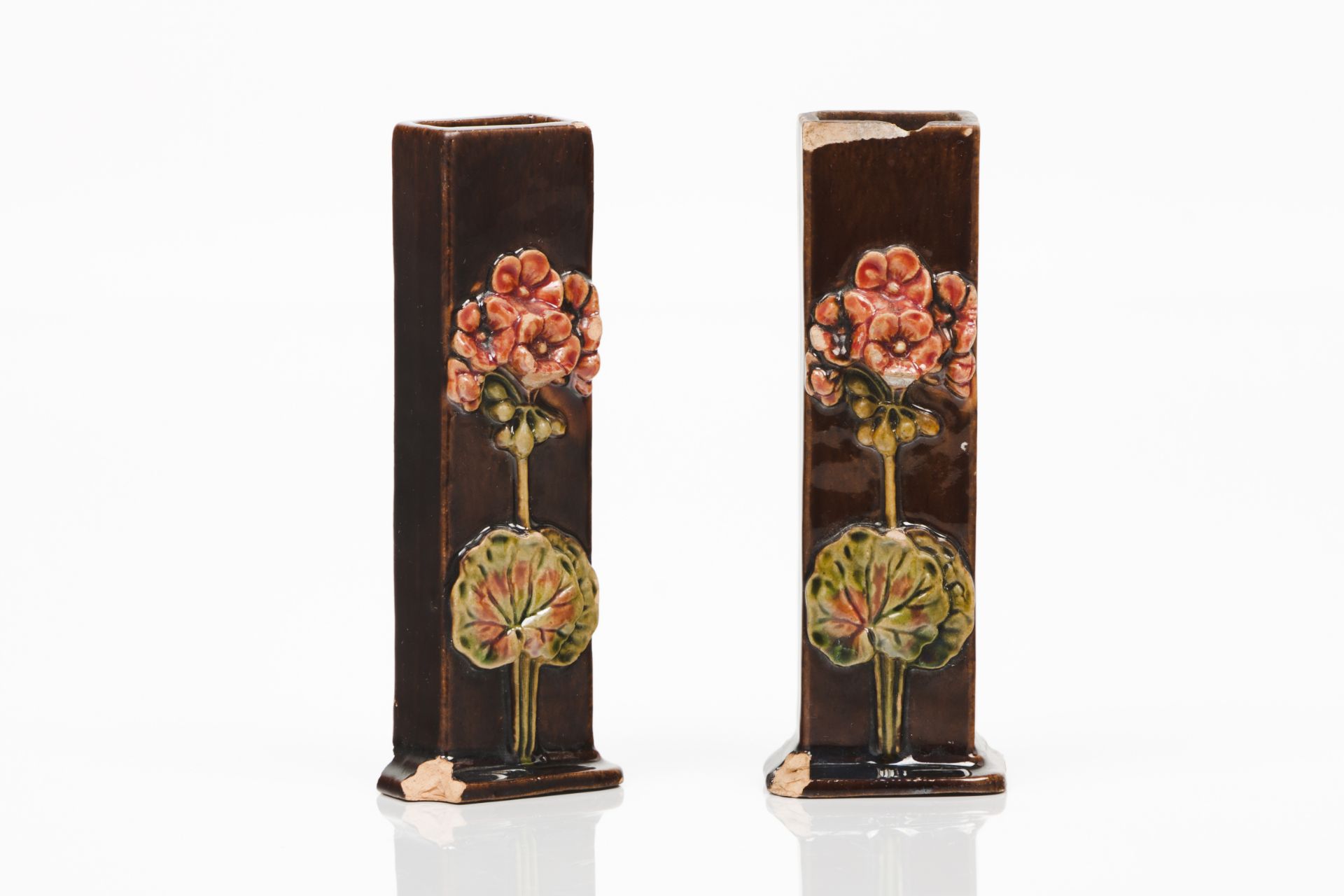 Pair of solitaire vases