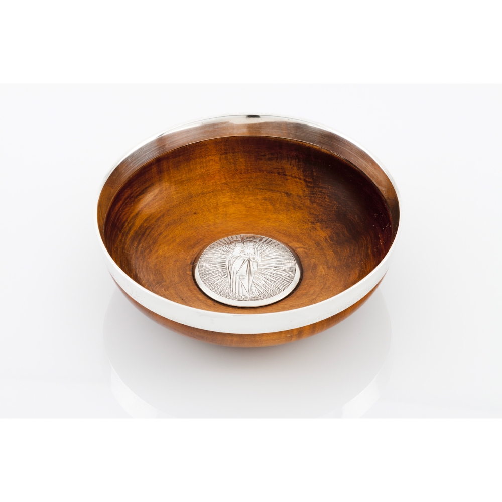 A bowlTurned wood and English silver Central medallion with the Virgin and Child Sheffield assay - Image 4 of 4