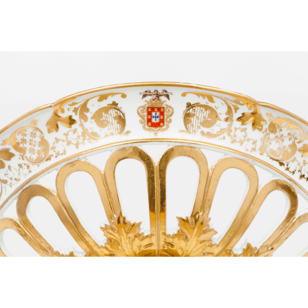 A fruit standVista Alegre porcelain Gilt decoration Marquess of Abrantes heraldic shield to lip - Image 3 of 3