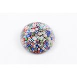 A paperweightGlass paste Inner "millefiori" decoration 20th centuryDiam.: 6,5 cm