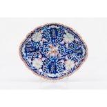 An oval trayJapanese porcelain Imari foliage motifs decoration Pierced lip 19th century25,5x29,5 cm