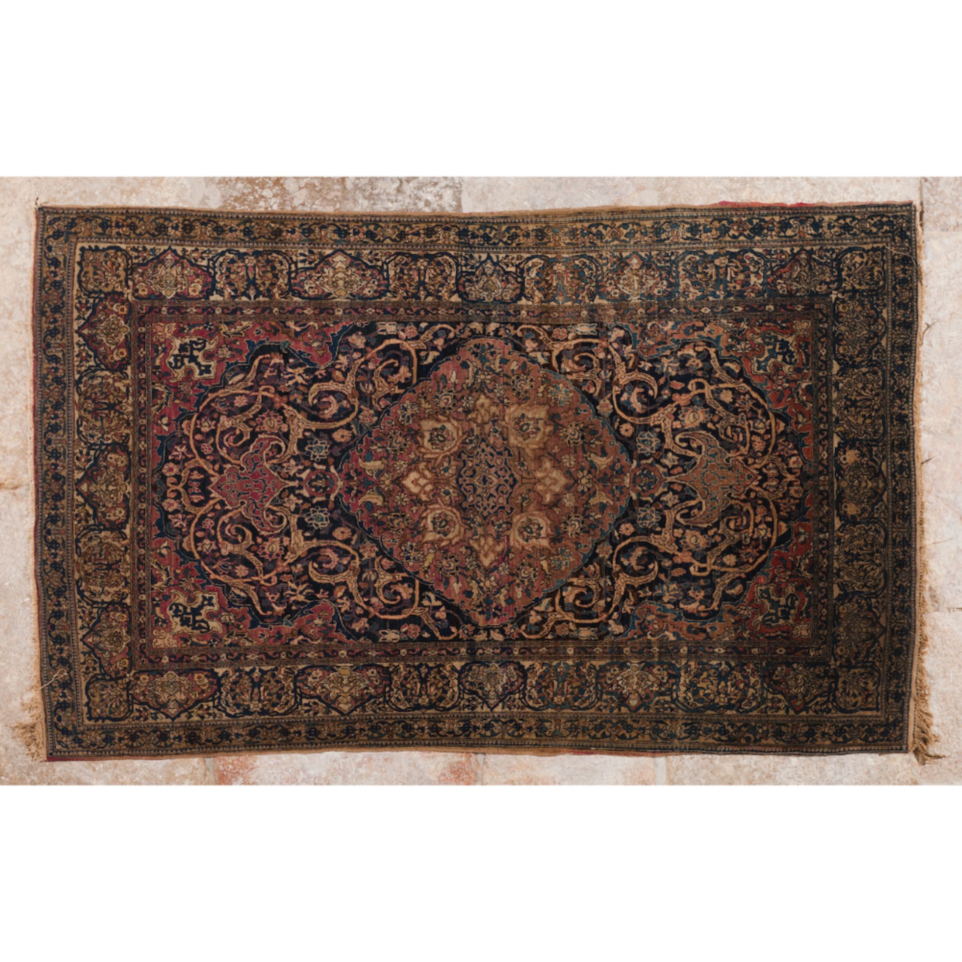 Arak rug, IrãoIn wool and cotton Floral design in shades of beige and burgundy218x140 cm