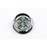 A paperweightFaceted glass paste Inner "millefiori" decoration 20th centuryDiam.: 7,5 cm