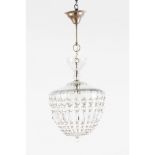 A single light chandelierGlass and glass beads45x30cm