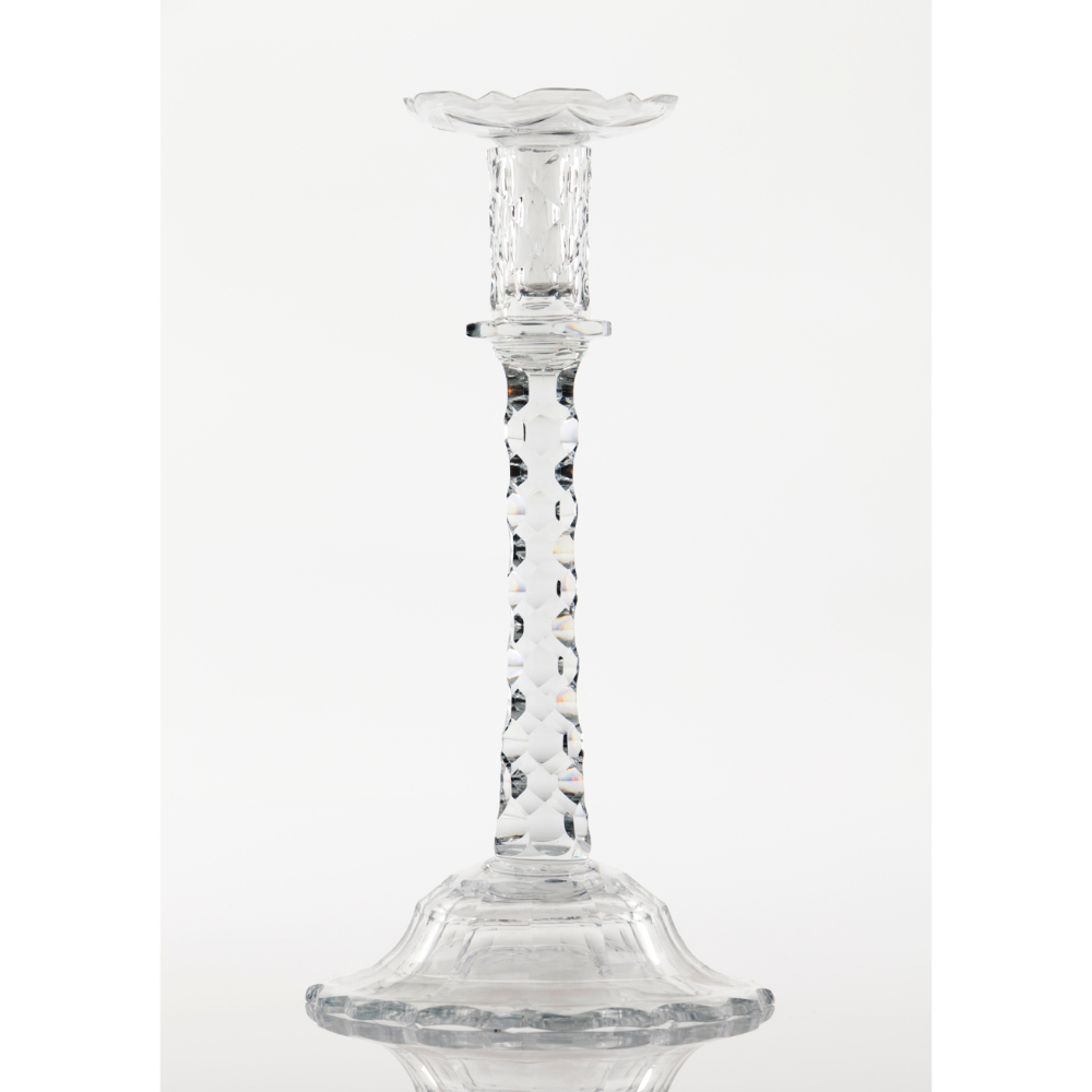 A candlestickCut crystal England, 19th century Height: 32cm