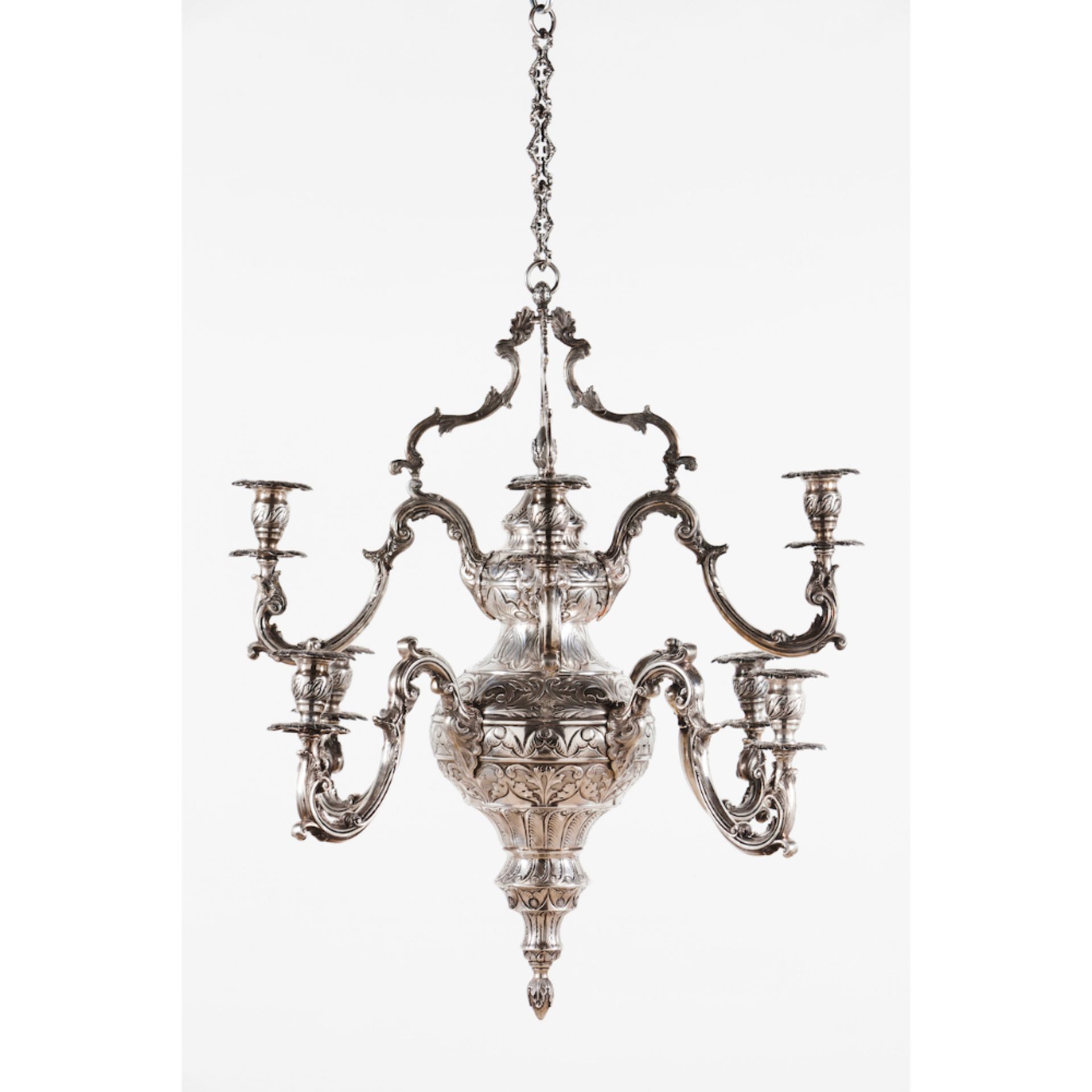 An important eight branch chandelierBrazilian silver Profuse reliefs decoration of foliage motifs - Bild 2 aus 3