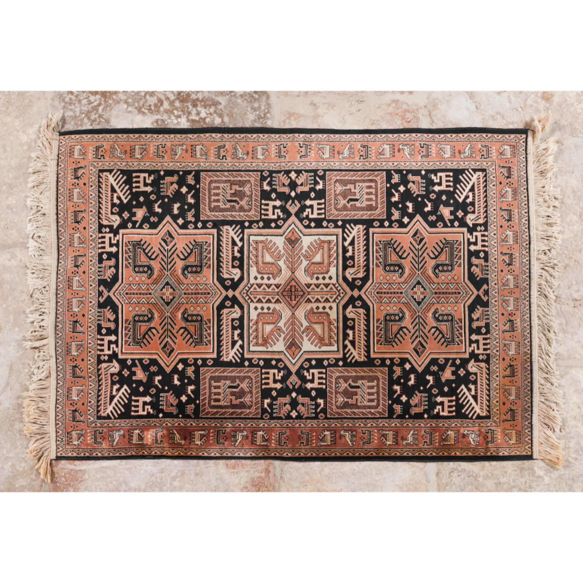 Oriental style rugGeometric pattern with stylised animals in salmon and black shades141x102,5cm