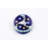 A paperweightGlass paste Inner "millefiori" decoration France, 20th centuryDiam.: 6,2 cm