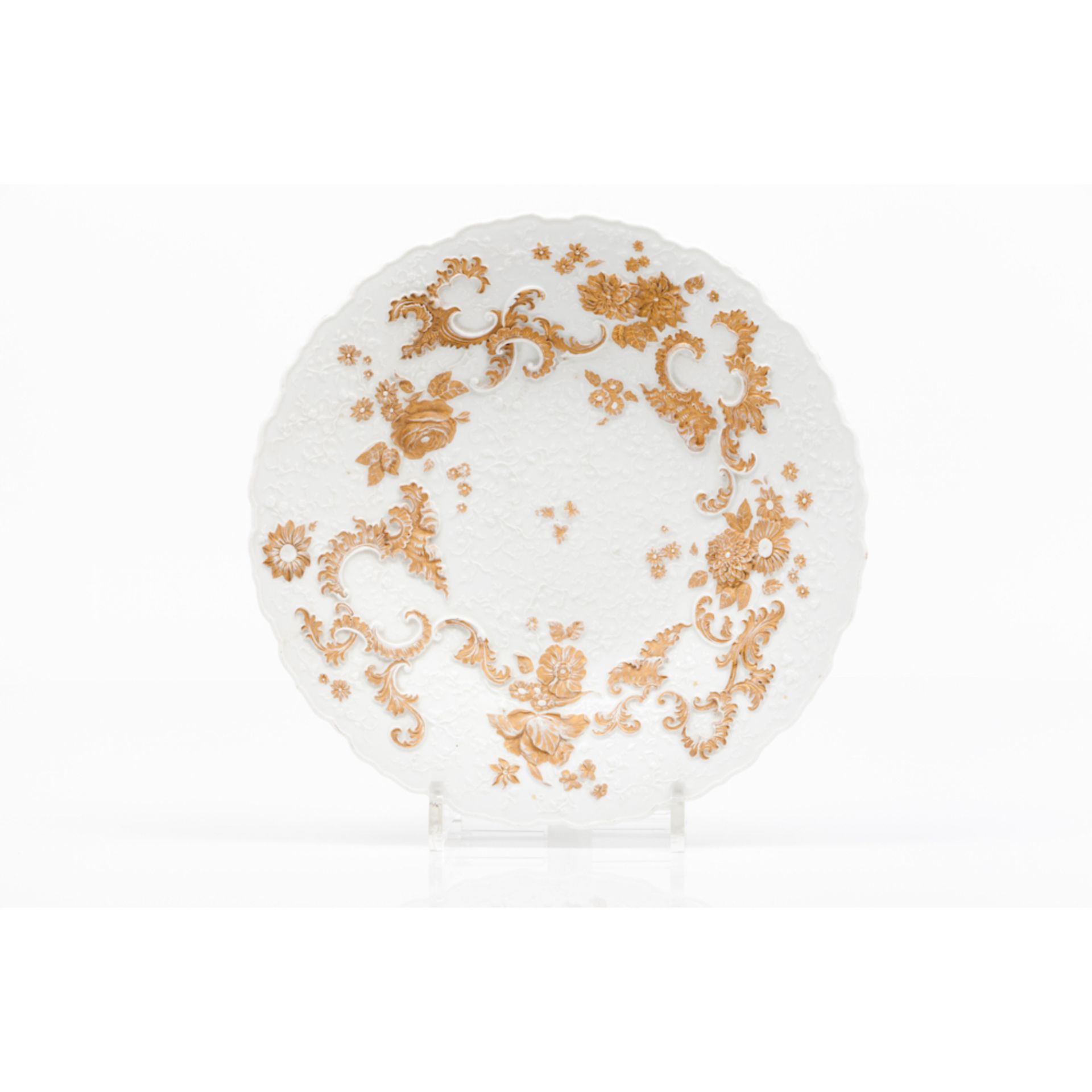 A scalloped plateEuropean porcelain "Bianco-sopra-banco" and gilt reliefs decoration of floral and