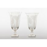 A pair of footed drinking glassesGlass Engraved decoration of female bustsHeight: 11,5cm